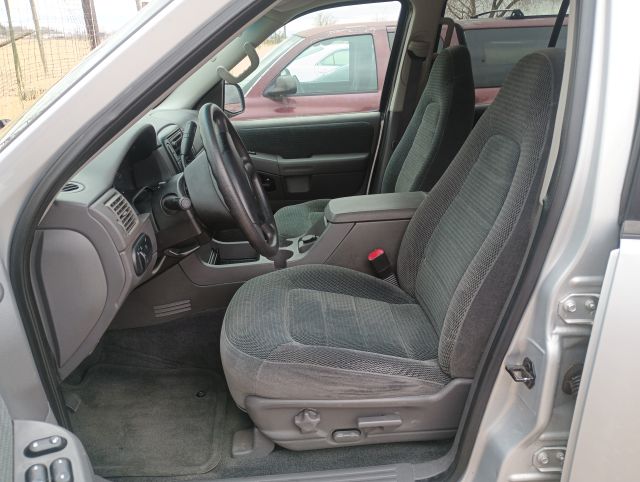 2002 EXPLORER XLT 4X4 (2).jpg